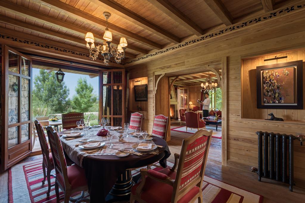 Michlifen Resort & Golf Ifrane  Exterior foto The dining room at the lodge