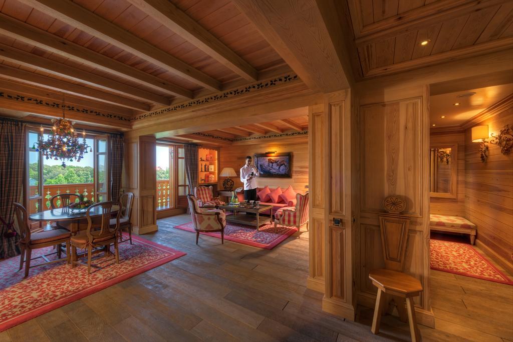 Michlifen Resort & Golf Ifrane  Exterior foto A suite at the Hotel de Crillon